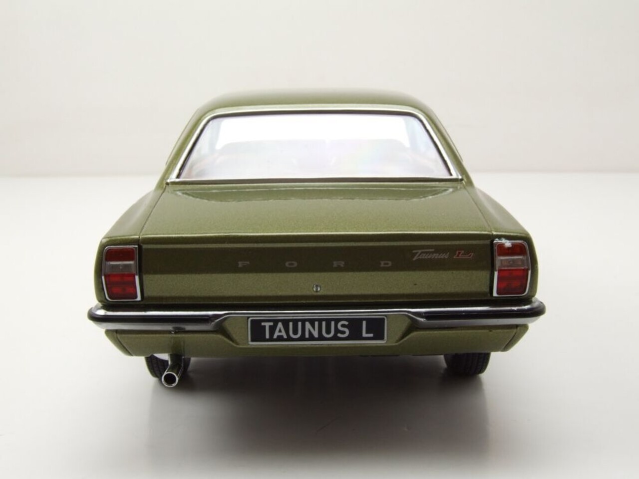 Ford Ford Taunus L Coupe 1971 - 1:18 - KK Scale