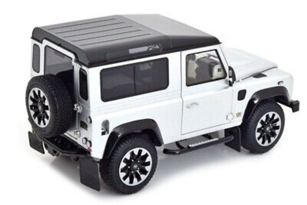 Land Rover Land Rover Defender 90 Works V8 70th Edition - 1:18 - LCD Models Land Rover Land Rover Defender 90 Works V8 70th Edition - 1:18 - LCD Models