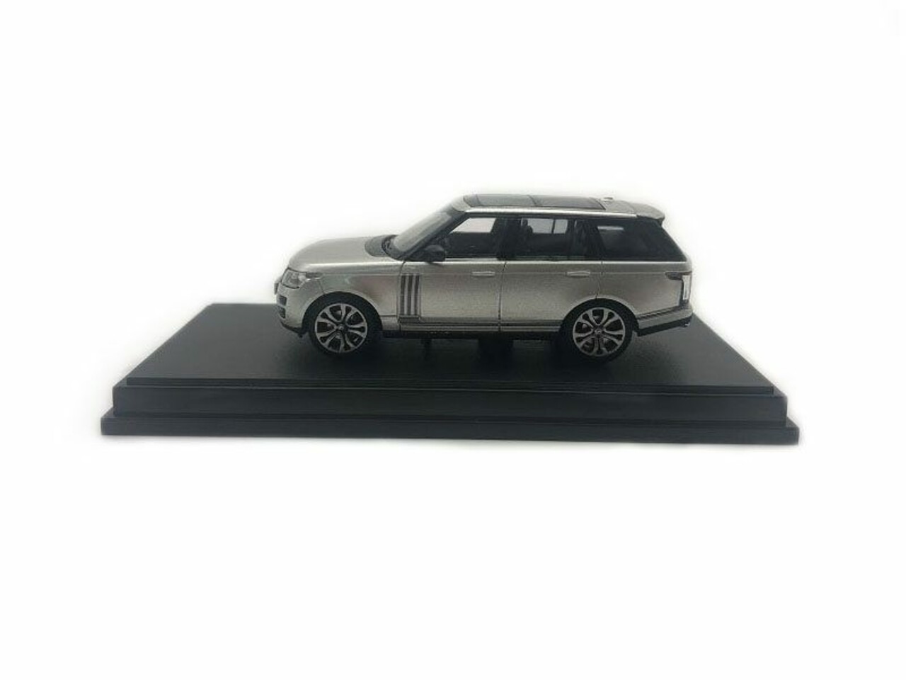 Land Rover Land Rover Range Rover SV Autobiography Dynamic 2017 - 1:64 - LCD Model Land Rover Land Rover Range Rover SV Autobiography Dynamic 2017 - 1:64 - LCD Model