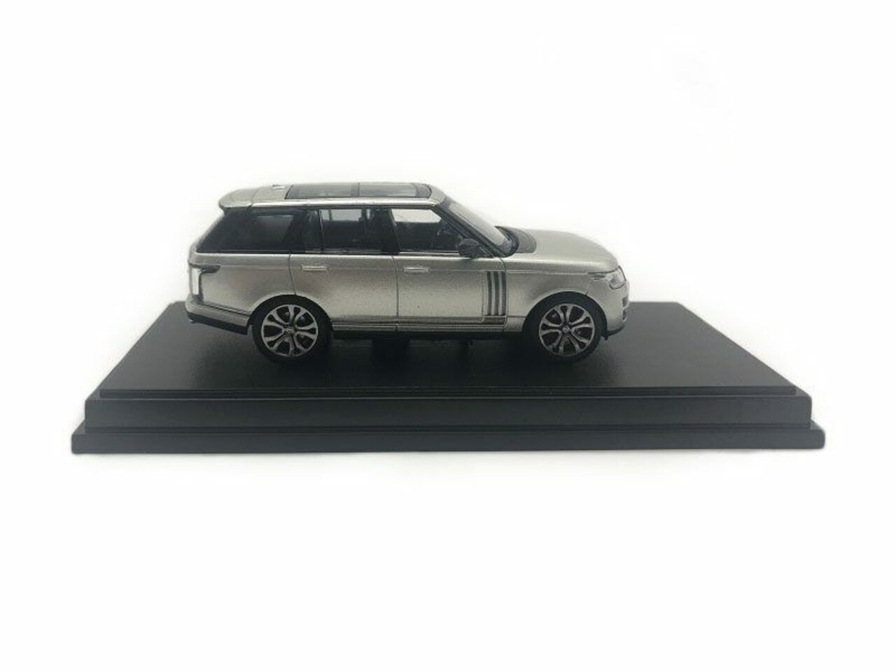 Land Rover Land Rover Range Rover SV Autobiography Dynamic 2017 - 1:64 - LCD Model Land Rover Land Rover Range Rover SV Autobiography Dynamic 2017 - 1:64 - LCD Model
