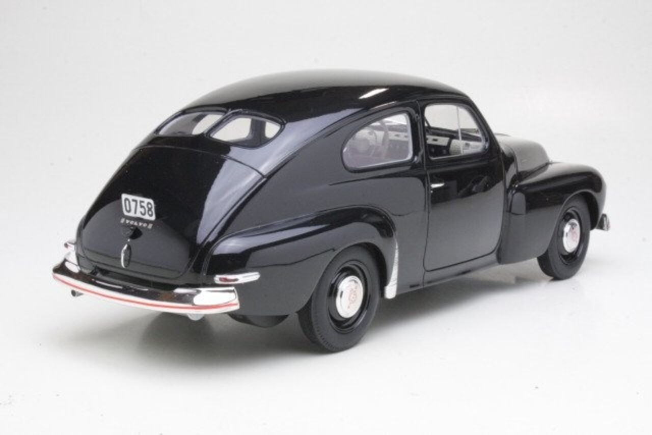 Volvo Volvo PV444 1947 - 1:18 - Cult Scale Models