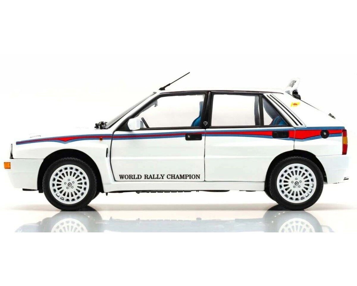 Lancia Lancia Delta HF Integrale Martini 6 1992 - 1:18 - Kyosho Lancia Lancia Delta HF Integrale Martini 6 1992 - 1:18 - Kyosho