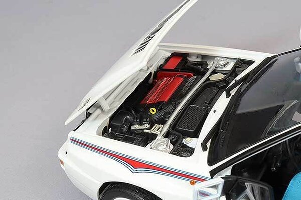 Lancia Lancia Delta HF Integrale Martini 6 1992 - 1:18 - Kyosho Lancia Lancia Delta HF Integrale Martini 6 1992 - 1:18 - Kyosho