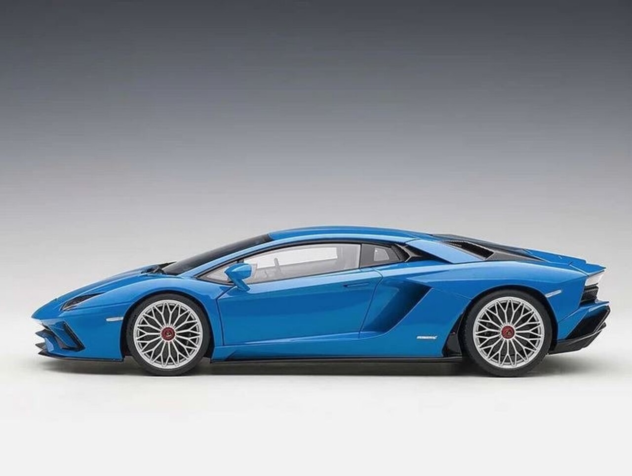 Lamborghini Lamborghini Aventador S - 1:18 - AUTOart