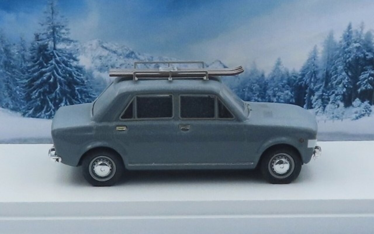 Fiat Fiat 128 + Roof Rack + Skis 1970 - 1:43 - Rio Fiat Fiat 128 + Roof Rack + Skis 1970 - 1:43 - Rio