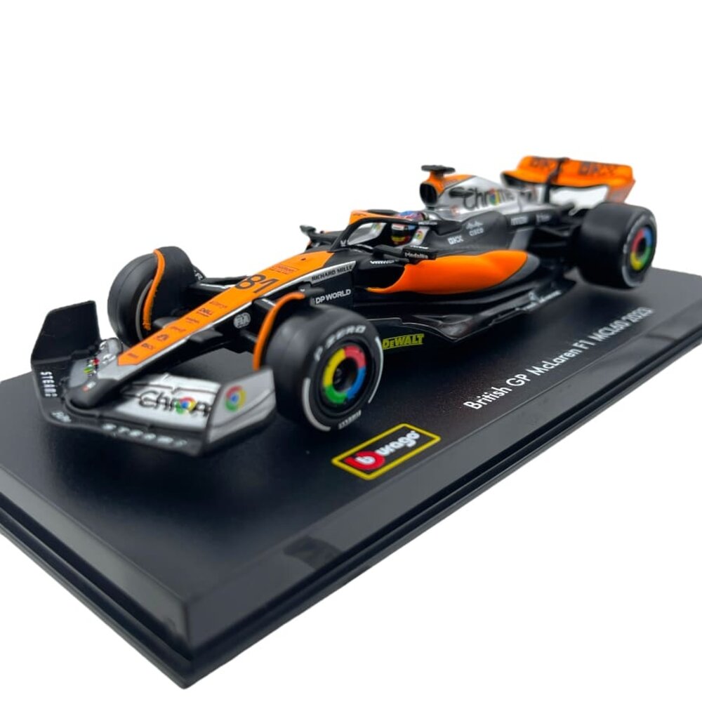 Formule 1 McLaren F1 MCL60 #81 Team McLaren 4th British GP 2023 (O.Piastri) + Pilot + Showcase  - 1:43 - Bburago