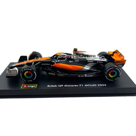 Formule 1 McLaren F1 MCL60 #81 Team McLaren 4th British GP 2023 (O.Piastri) + Pilot + Showcase  - 1:43 - Bburago