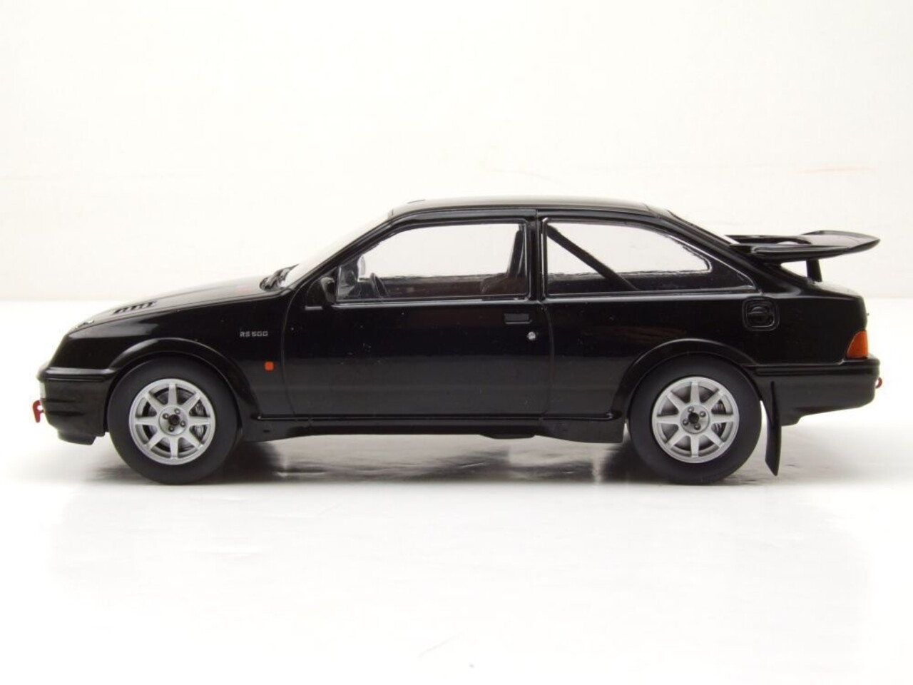 Ford Ford Sierra RS Corsworth 1987 - 1:24 - Whitebox Ford Ford Sierra RS Corsworth 1987 - 1:24 - Whitebox
