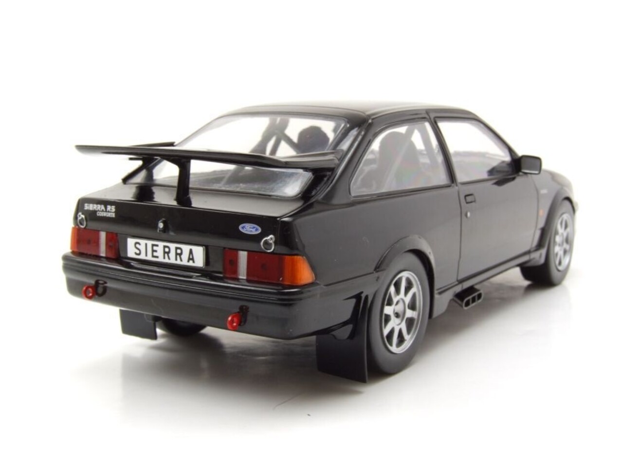 Ford Ford Sierra RS Corsworth 1987 - 1:24 - Whitebox Ford Ford Sierra RS Corsworth 1987 - 1:24 - Whitebox