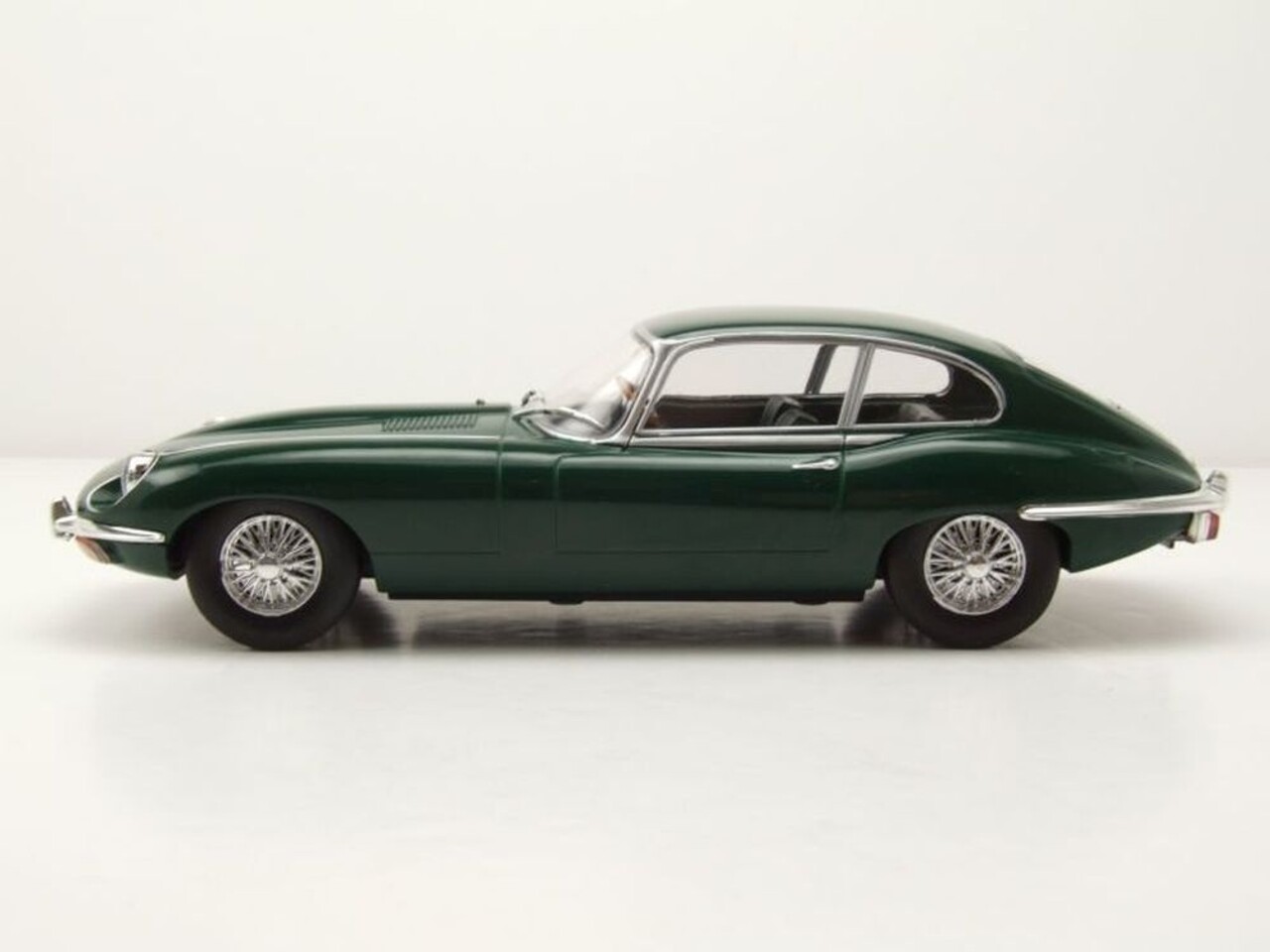 Jaguar Jaguar E-Type 2 Series 1970 - 1:24 - Whitebox Jaguar Jaguar E-Type 2 Series 1970 - 1:24 - Whitebox