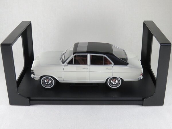 Opel Opel Olympia A 1967 - 1:24 - Whitebox Opel Opel Olympia A 1967 - 1:24 - Whitebox