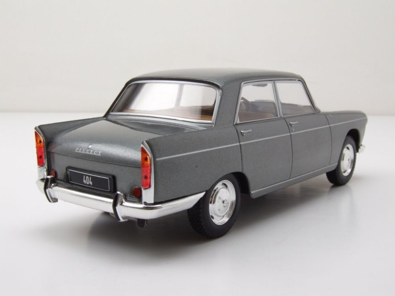 Peugeot Peugeot 404 1960 - 1:24 - Whitebox Peugeot Peugeot 404 1960 - 1:24 - Whitebox