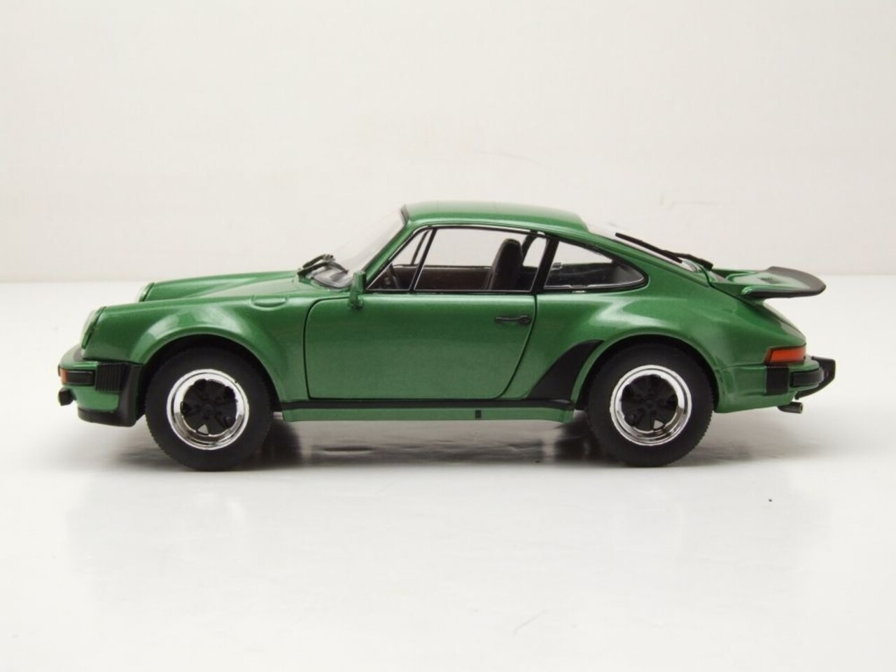 Porsche Porsche 911/930 Turbo 1974 - 1:24 - Whitebox Porsche Porsche 911/930 Turbo 1974 - 1:24 - Whitebox
