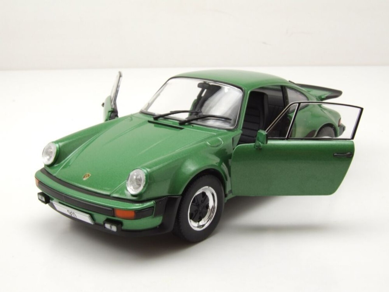 Porsche Porsche 911/930 Turbo 1974 - 1:24 - Whitebox Porsche Porsche 911/930 Turbo 1974 - 1:24 - Whitebox