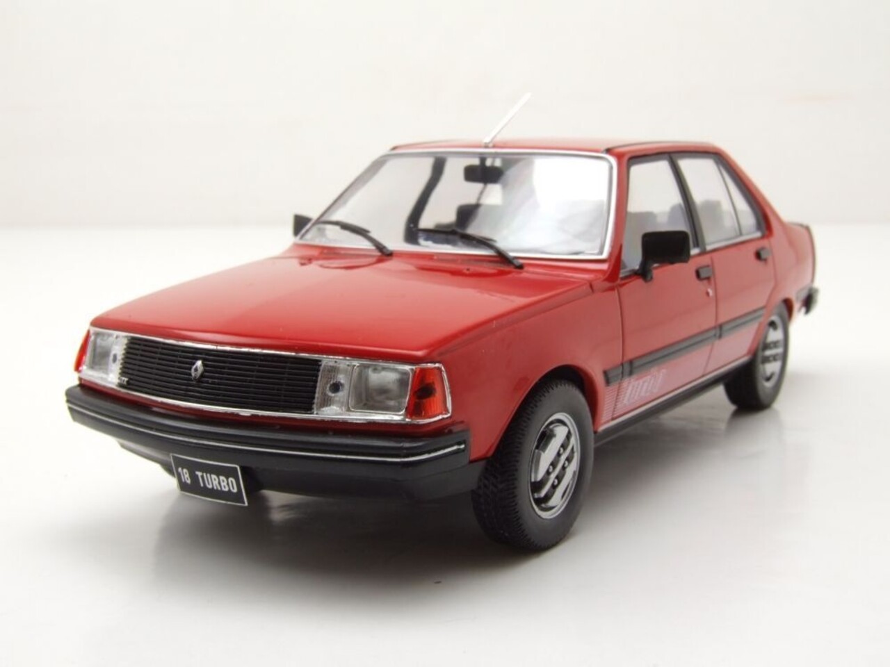 Renault Renault 18 Turbo 1980 - 1:24 - Whitebox Renault Renault 18 Turbo 1980 - 1:24 - Whitebox