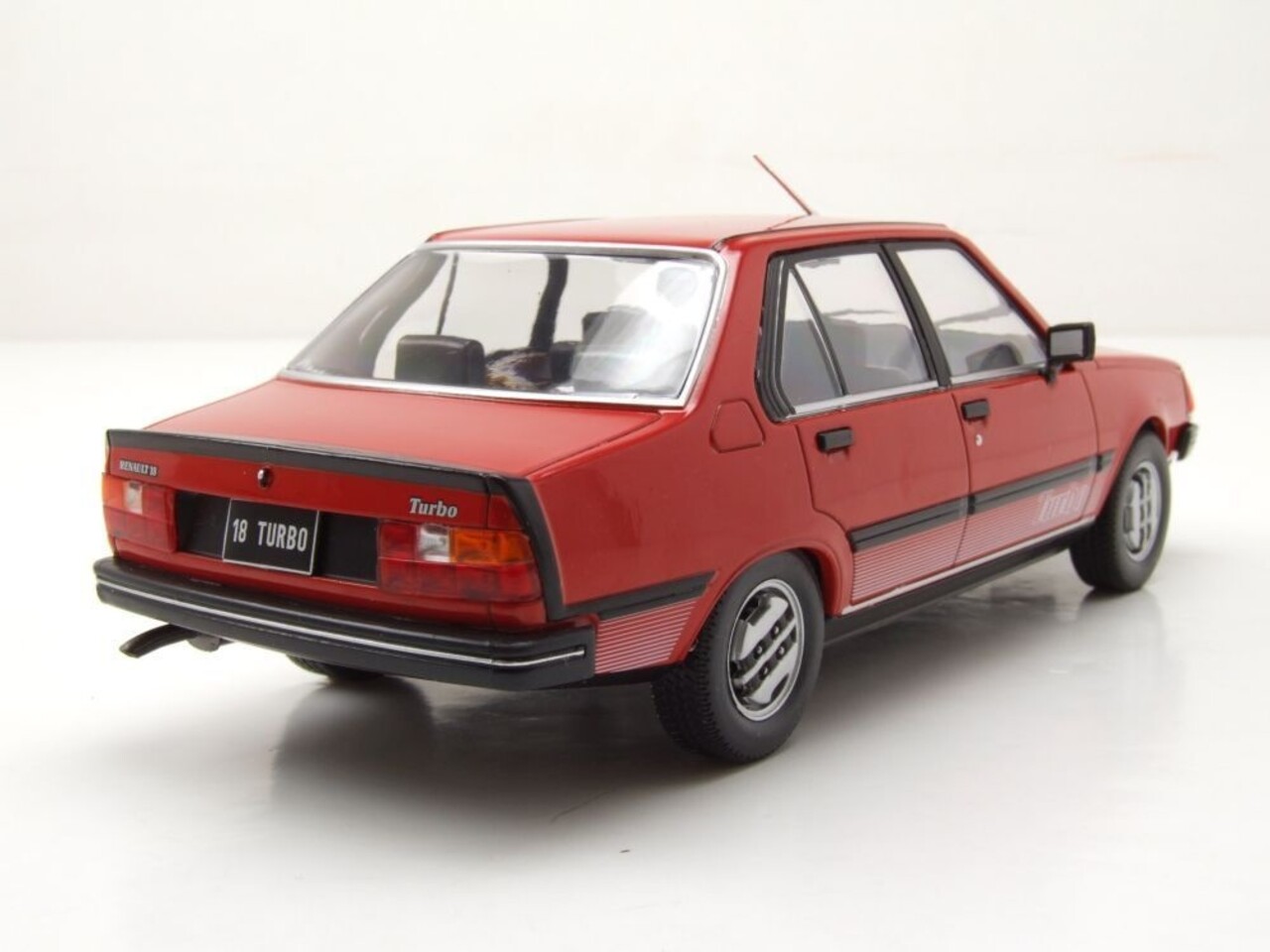 Renault Renault 18 Turbo 1980 - 1:24 - Whitebox Renault Renault 18 Turbo 1980 - 1:24 - Whitebox
