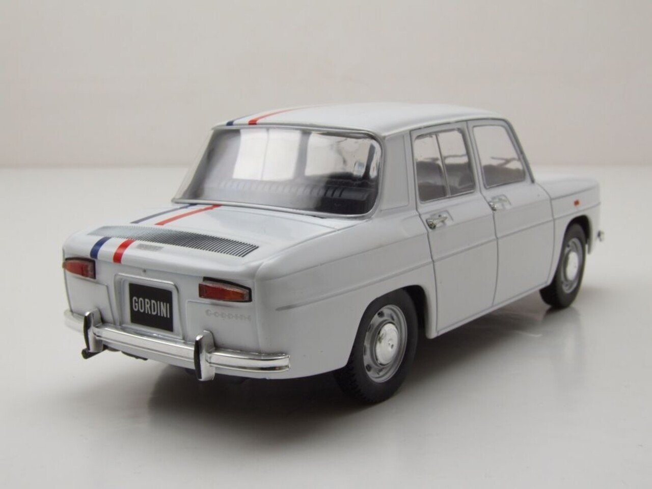 Renault Renault 8 Gordini 1964 - 1:24 - Whitebox Renault Renault 8 Gordini 1964 - 1:24 - Whitebox