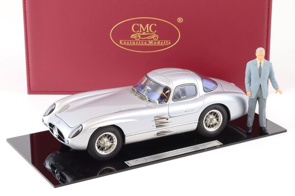 Mercedes-Benz Mercedes-Benz 300 SLR Uhlenhaut Coupé 1955 + Figure + Acrylic Base Plate + Engraved Plaque - 1:18 - CMC Mercedes-Benz Mercedes-Benz 300 SLR Uhlenhaut Coupé 1955 + Figure + Acrylic Base Plate + Engraved Plaque - 1:18 - CMC