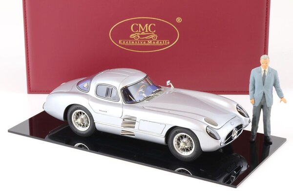 Mercedes-Benz Mercedes-Benz 300 SLR Uhlenhaut Coupé 1955 + Figure + Acrylic Base Plate + Engraved Plaque - 1:18 - CMC Mercedes-Benz Mercedes-Benz 300 SLR Uhlenhaut Coupé 1955 + Figure + Acrylic Base Plate + Engraved Plaque - 1:18 - CMC