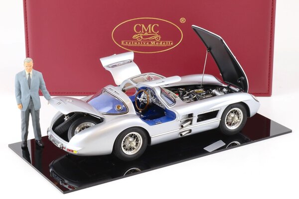Mercedes-Benz Mercedes-Benz 300 SLR Uhlenhaut Coupé 1955 + Figure + Acrylic Base Plate + Engraved Plaque - 1:18 - CMC Mercedes-Benz Mercedes-Benz 300 SLR Uhlenhaut Coupé 1955 + Figure + Acrylic Base Plate + Engraved Plaque - 1:18 - CMC