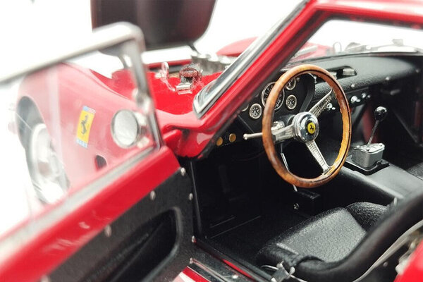 Ferrari Ferrari 250 GTO #1 Winner 1000Km Paris-Montlhéry 1962 - 1:18 - CMC Ferrari Ferrari 250 GTO #1 Winner 1000Km Paris-Montlhéry 1962 - 1:18 - CMC