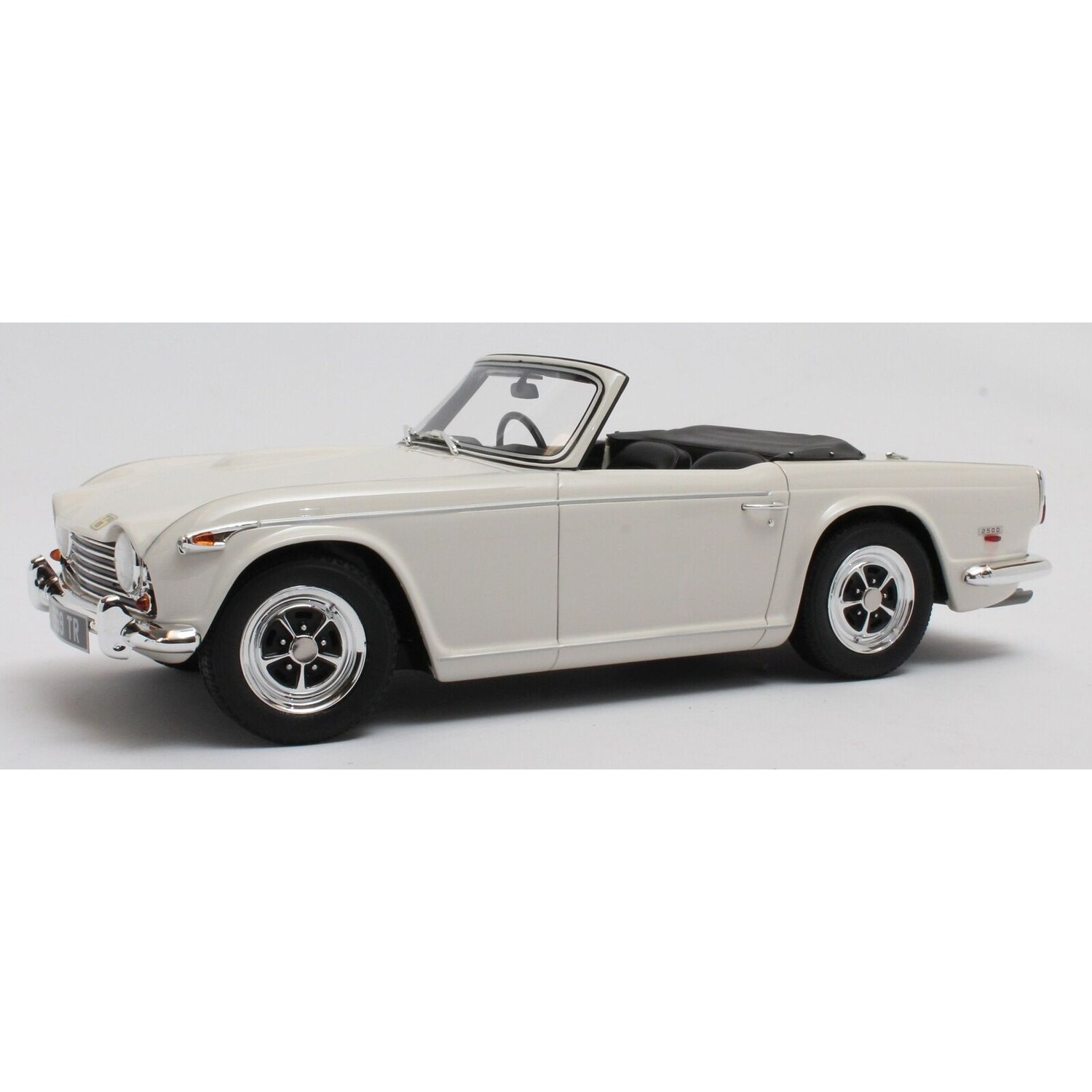 104-034 Cult 1/18 Triumph TR7 DHC 1980