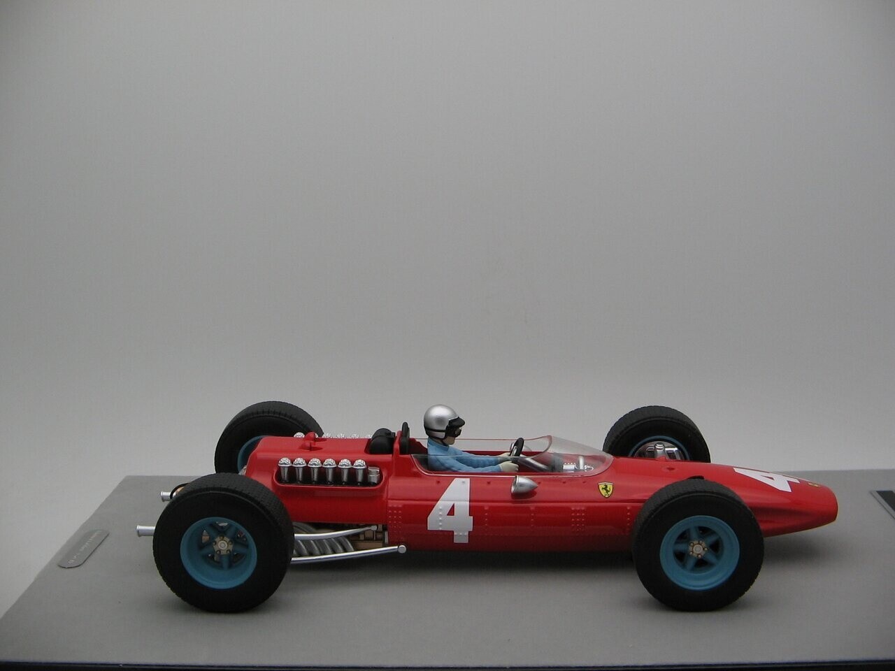 Formule 1 Ferrari 512 #4 GP Italy 1965 + Driver - 1:18 - Tecnomodel Mythos