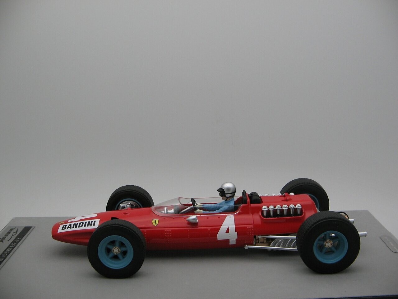 Formule 1 Ferrari 512 #4 GP Italy 1965 + Driver - 1:18 - Tecnomodel Mythos