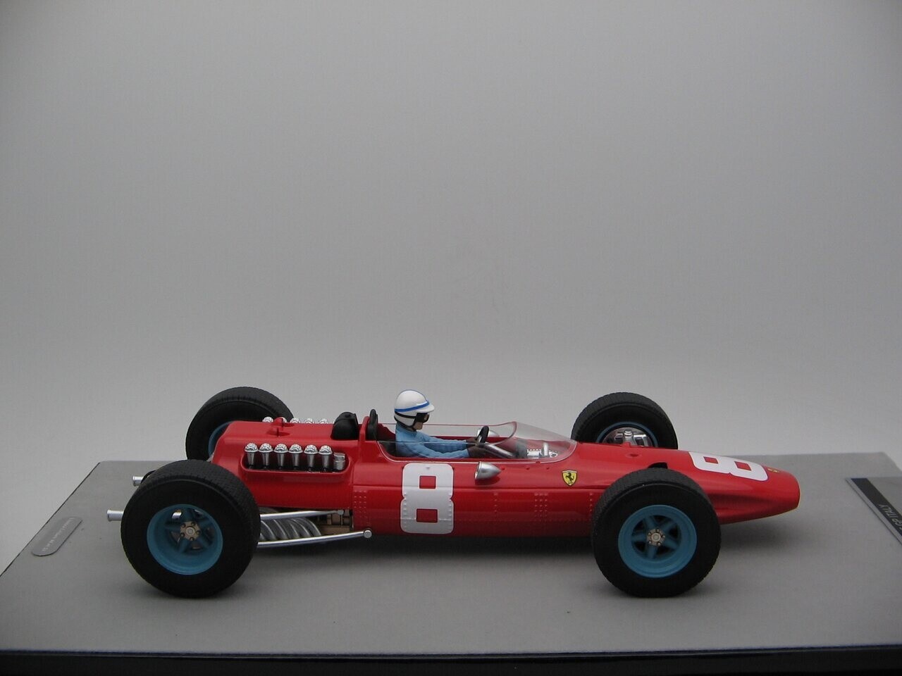 Formule 1 Ferrari 512 #8 GP Italy 1965 + Driver - 1:18 - Tecnomodel Mythos Formule 1 Ferrari 512 #8 GP Italy 1965 + Driver - 1:18 - Tecnomodel Mythos