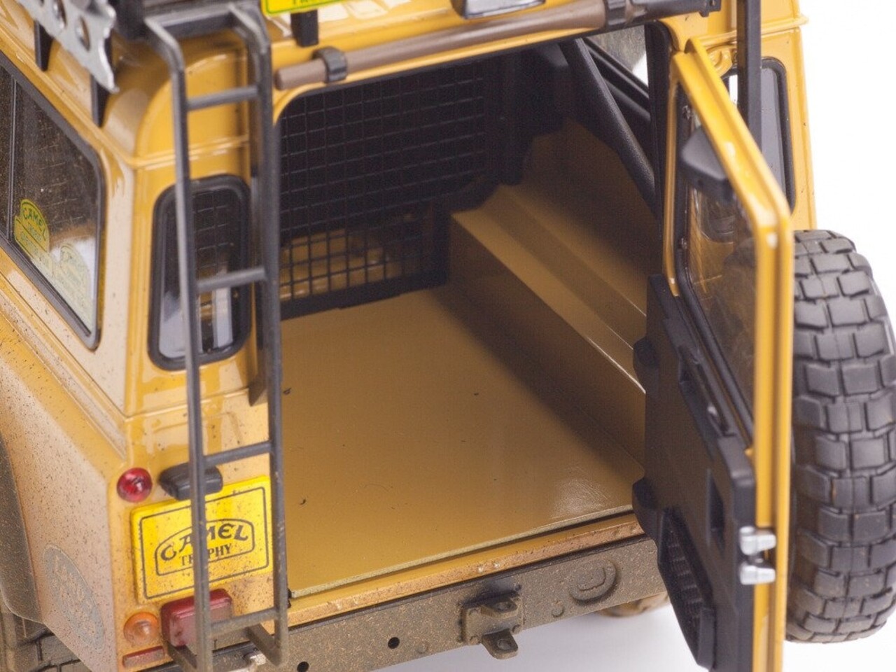 Land Rover Land Rover Defender 110 'Camel Trophy' Support Unit Sabah-Malaysia Dirty Version 1993 - 1:18 - Almost Real