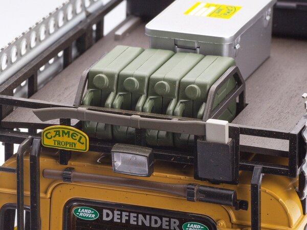 Land Rover Land Rover Defender 110 'Camel Trophy' Support Unit Sabah-Malaysia Dirty Version 1993 - 1:18 - Almost Real