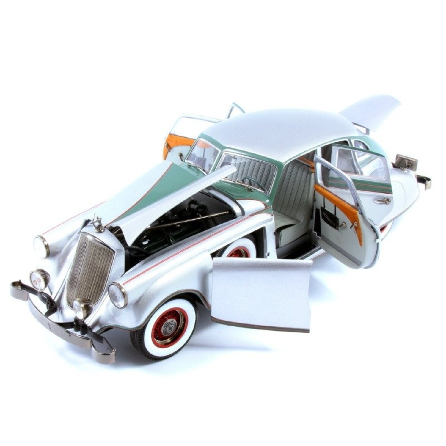 1933 Pierce Arrow Silver 1/18 Diecast Model Car by Signature Models