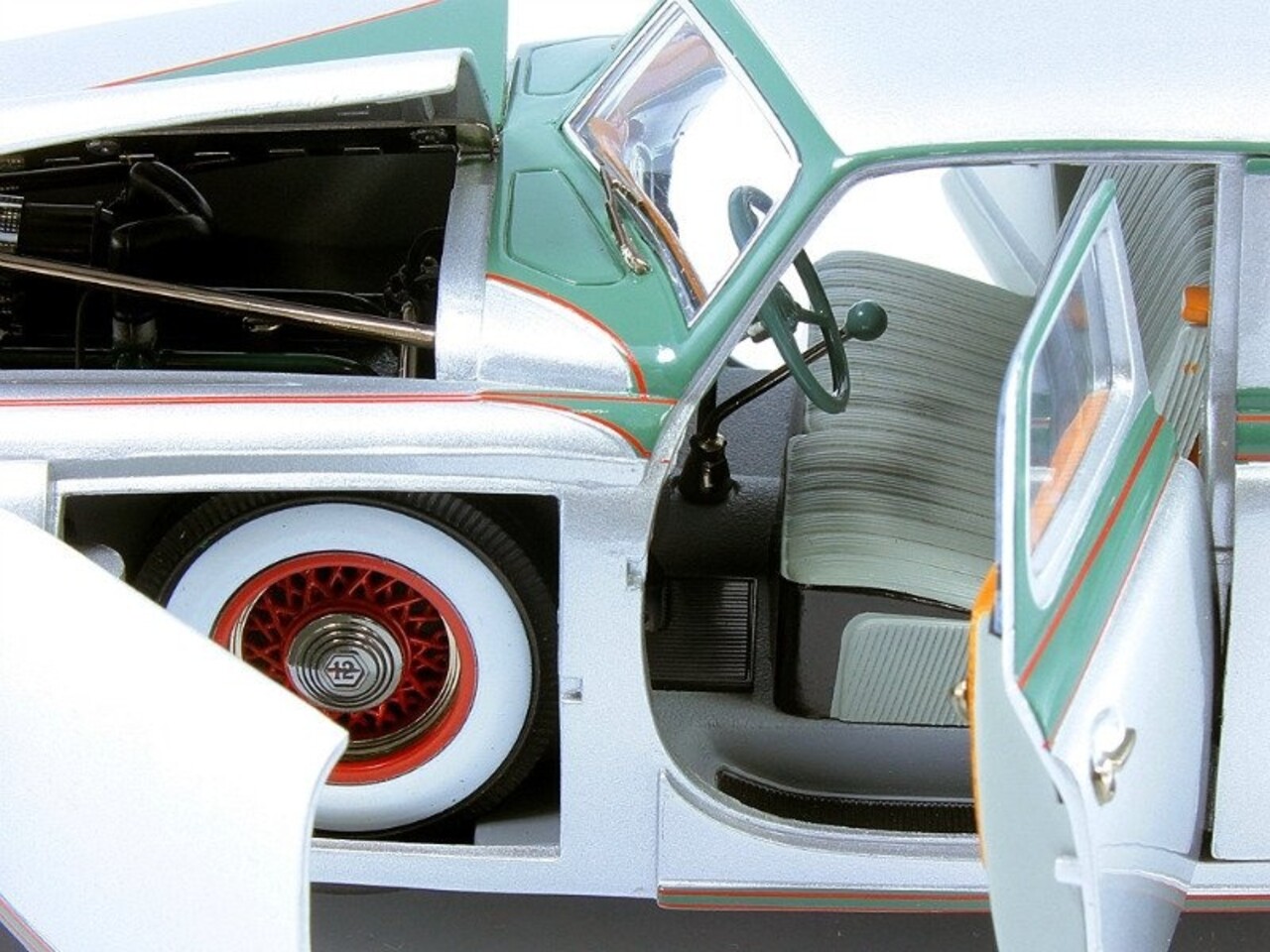 Pierce-Arrow Pierce-Arrow Silver Arrow 1933 - 1:18 - Signature Models Pierce-Arrow Pierce-Arrow Silver Arrow 1933 - 1:18 - Signature Models