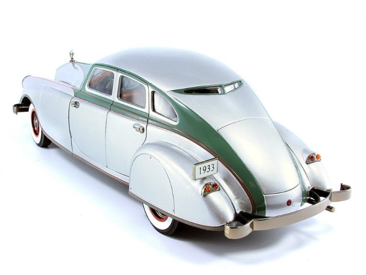 Pierce-Arrow Pierce-Arrow Silver Arrow 1933 - 1:18 - Signature Models Pierce-Arrow Pierce-Arrow Silver Arrow 1933 - 1:18 - Signature Models