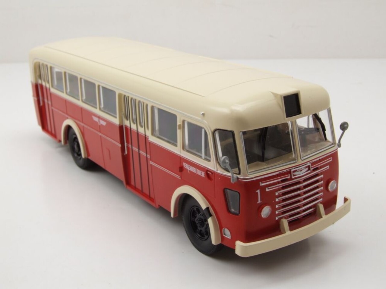 Ikarus Ikarus 60 Cottbusverkehr (Public Transport Cottbus-Germany) 1950 - 1:43 - Premium ClassiXXs Ikarus Ikarus 60 Cottbusverkehr (Public Transport Cottbus-Germany) 1950 - 1:43 - Premium ClassiXXs