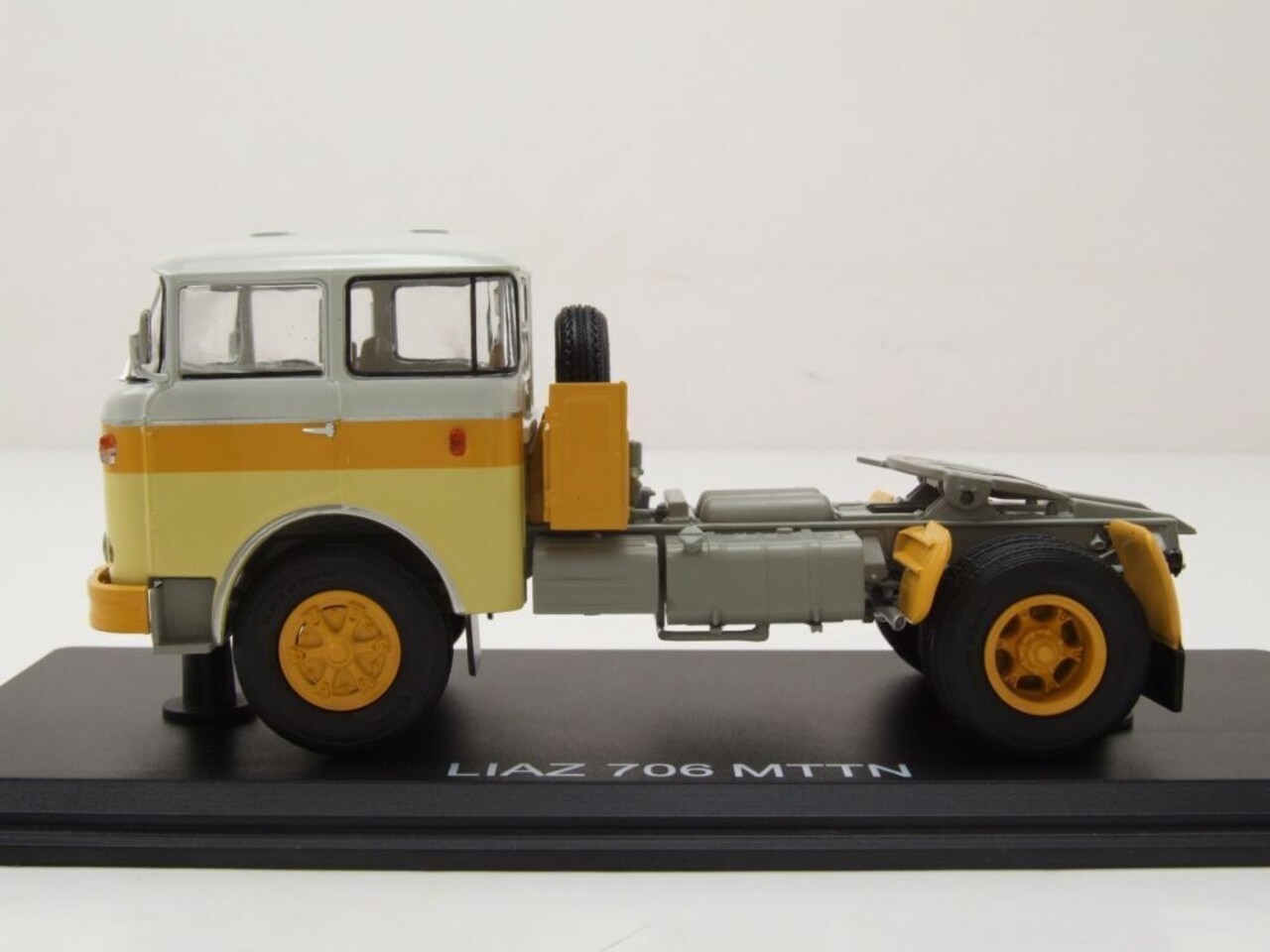 LIAZ Liaz/Skoda 706 MTTN Tractor 4x2  - 1:43 - Premium ClassiXXs LIAZ Liaz/Skoda 706 MTTN Tractor 4x2  - 1:43 - Premium ClassiXXs