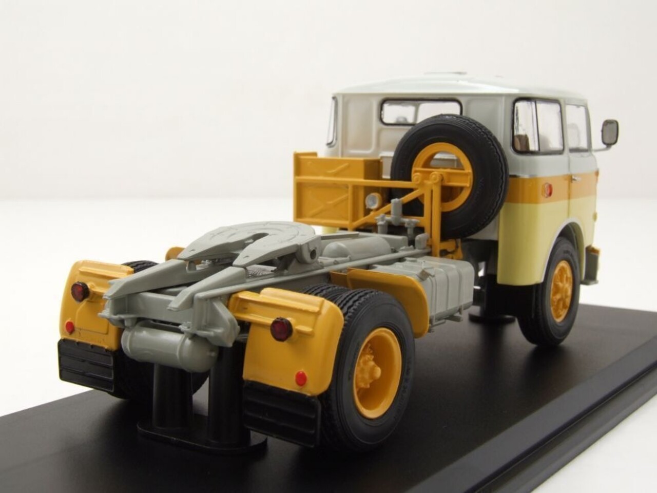 LIAZ Liaz/Skoda 706 MTTN Tractor 4x2  - 1:43 - Premium ClassiXXs LIAZ Liaz/Skoda 706 MTTN Tractor 4x2  - 1:43 - Premium ClassiXXs