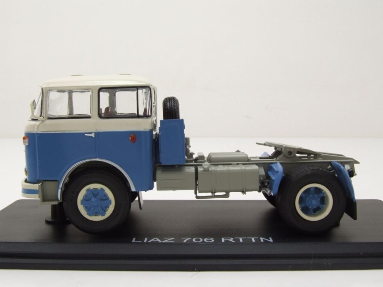 LIAZ Liaz/Skoda 706 RTTN Tractor 4x2  - 1:43 - Premium ClassiXXs LIAZ Liaz/Skoda 706 RTTN Tractor 4x2  - 1:43 - Premium ClassiXXs
