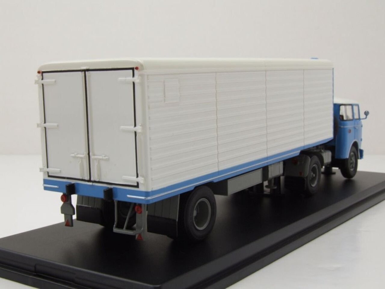 LIAZ Liaz/Skoda 706 RTTN Tractor 4x2 + Reefer Semitrailer N12CH 2 Axle - 1:43 - Premium ClassiXXs