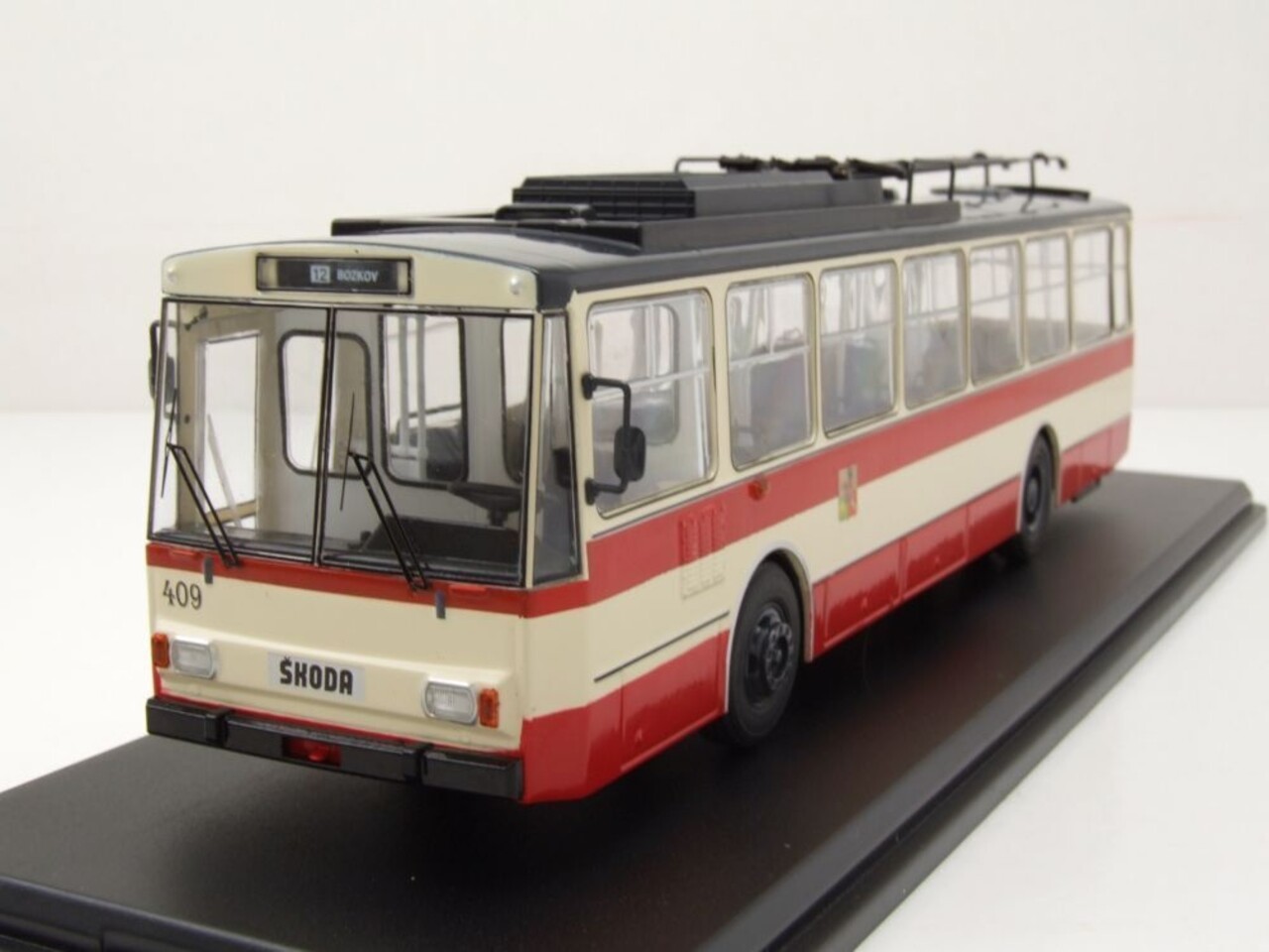Skoda Skoda 14 TR Trolleybus 1980 Pilsen (CZ) - 1:43 - Premium ClassiXXs Skoda Skoda 14 TR Trolleybus 1980 Pilsen (CZ) - 1:43 - Premium ClassiXXs