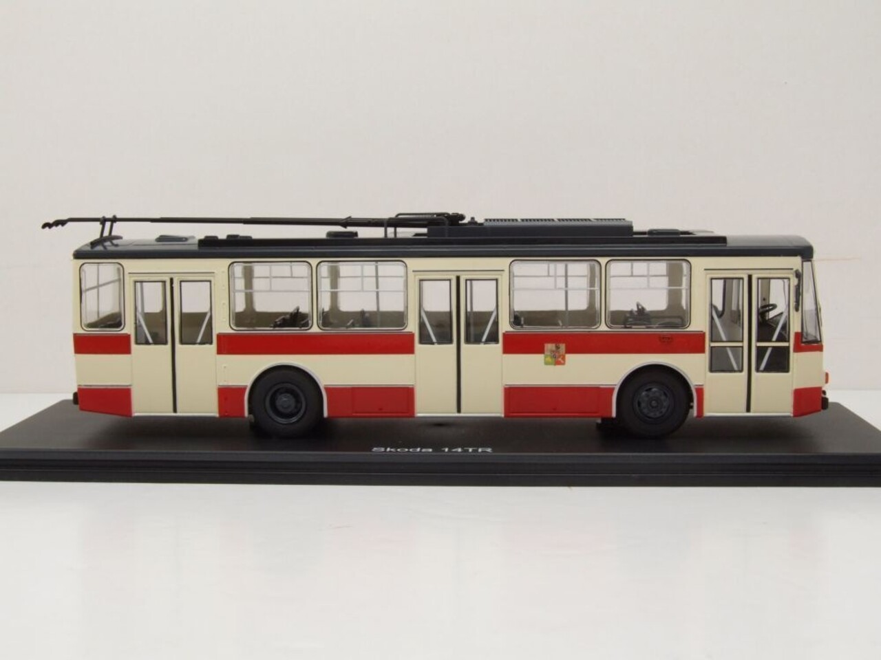 Skoda Skoda 14 TR Trolleybus 1980 Pilsen (CZ) - 1:43 - Premium ClassiXXs Skoda Skoda 14 TR Trolleybus 1980 Pilsen (CZ) - 1:43 - Premium ClassiXXs