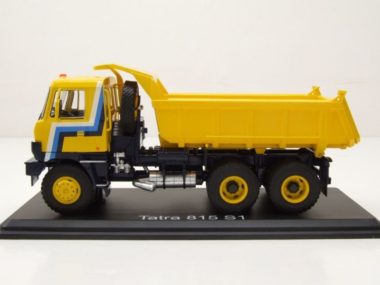 Tatra Tatra 815 S1 1983 Tipper Dump Truck - 1:43 - Premium ClassiXXs Tatra Tatra 815 S1 1983 Tipper Dump Truck - 1:43 - Premium ClassiXXs