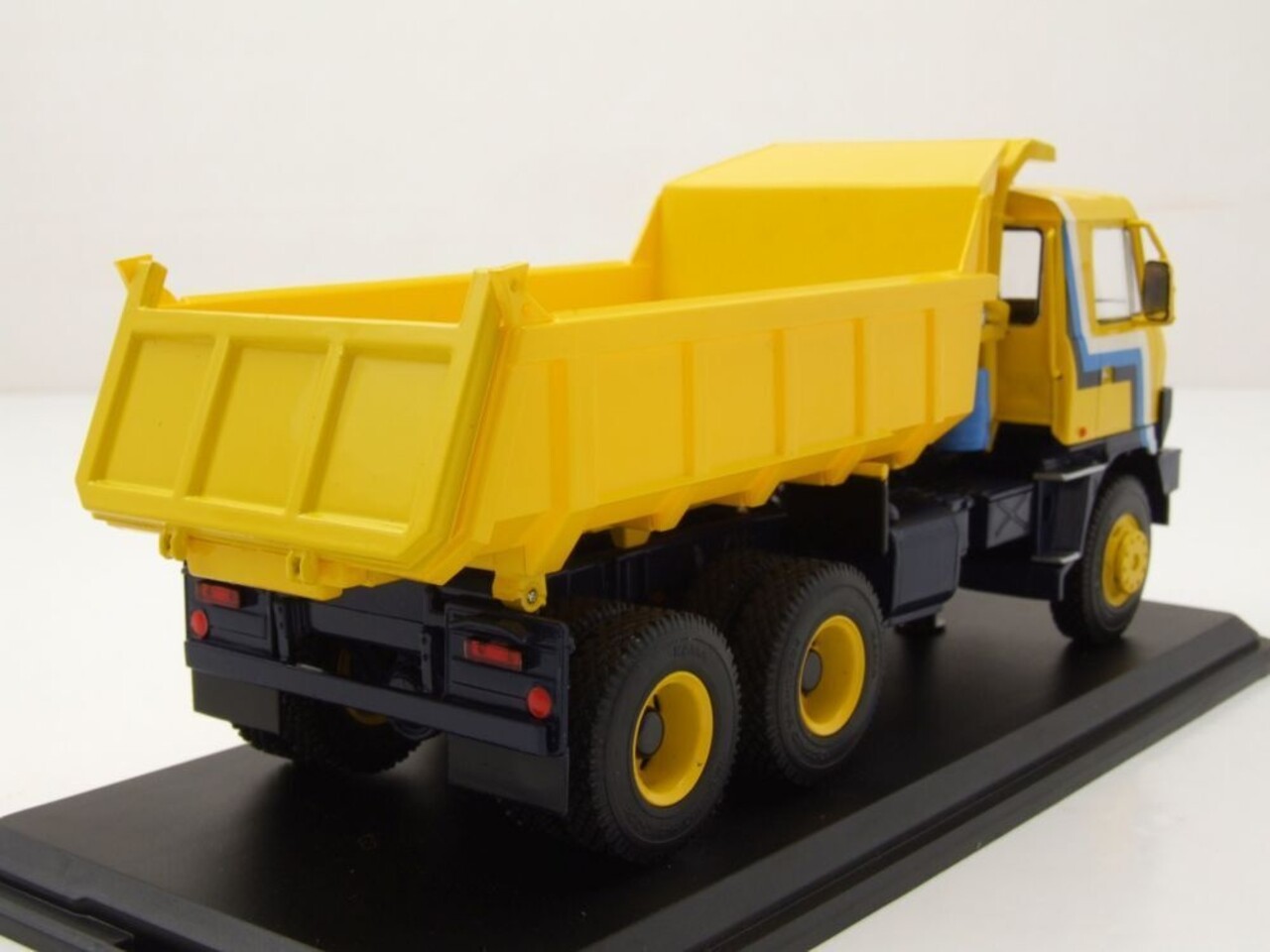 Tatra Tatra 815 S1 1983 Tipper Dump Truck - 1:43 - Premium ClassiXXs Tatra Tatra 815 S1 1983 Tipper Dump Truck - 1:43 - Premium ClassiXXs