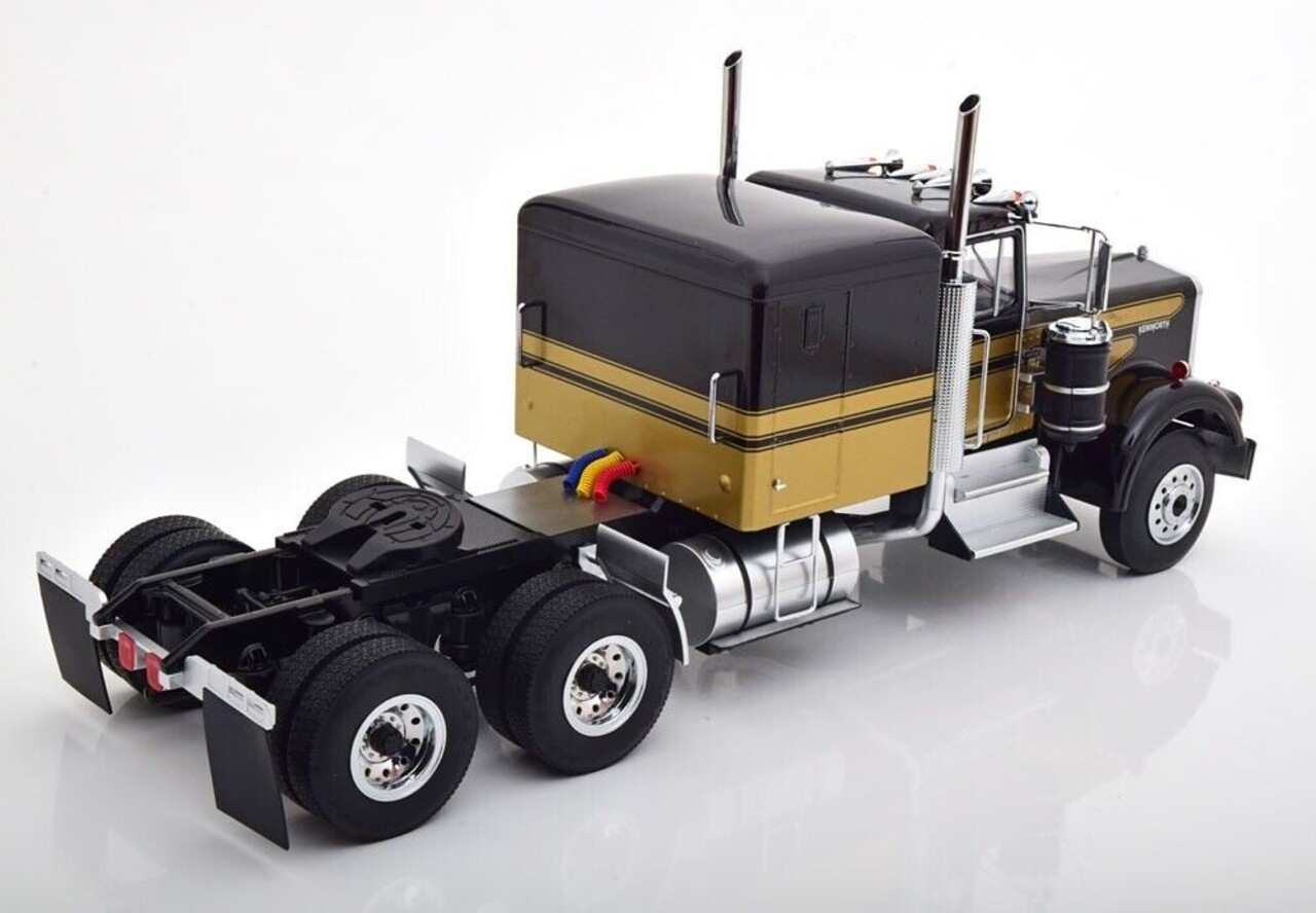 Kenworth Kenworth W900 Tractor 6x4 'Smokey and the Bamdit' Look-a-Like 1989 - 1:18 - Road Kings Kenworth Kenworth W900 Tractor 6x4 'Smokey and the Bamdit' Look-a-Like 1989 - 1:18 - Road Kings