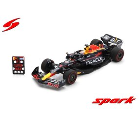 Formule 1 Oracle Red Bull RB19 #1 Winner British GP 2023 Max Verstappen + Pit Sign - 1:43 - Spark
