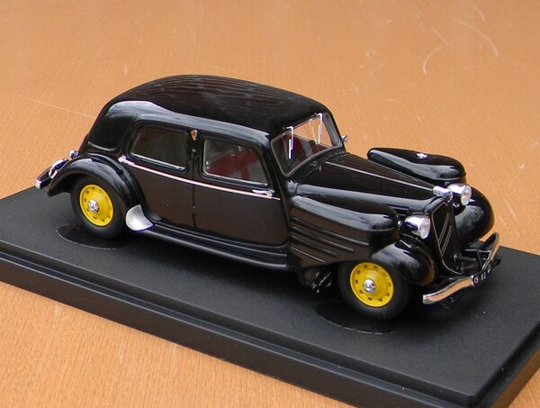 Citroen Citroen 11 Berline Gazogene France 1938 - 1:43 - Autocult Citroen Citroen 11 Berline Gazogene France 1938 - 1:43 - Autocult