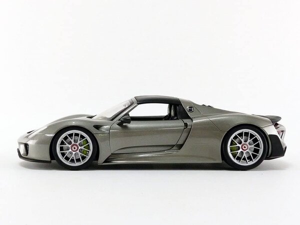 Porsche Porsche 918 Spyder (Black Top) - 1:18 - Welly