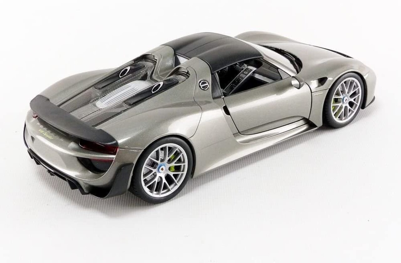 Porsche Porsche 918 Spyder (Black Top) - 1:18 - Welly
