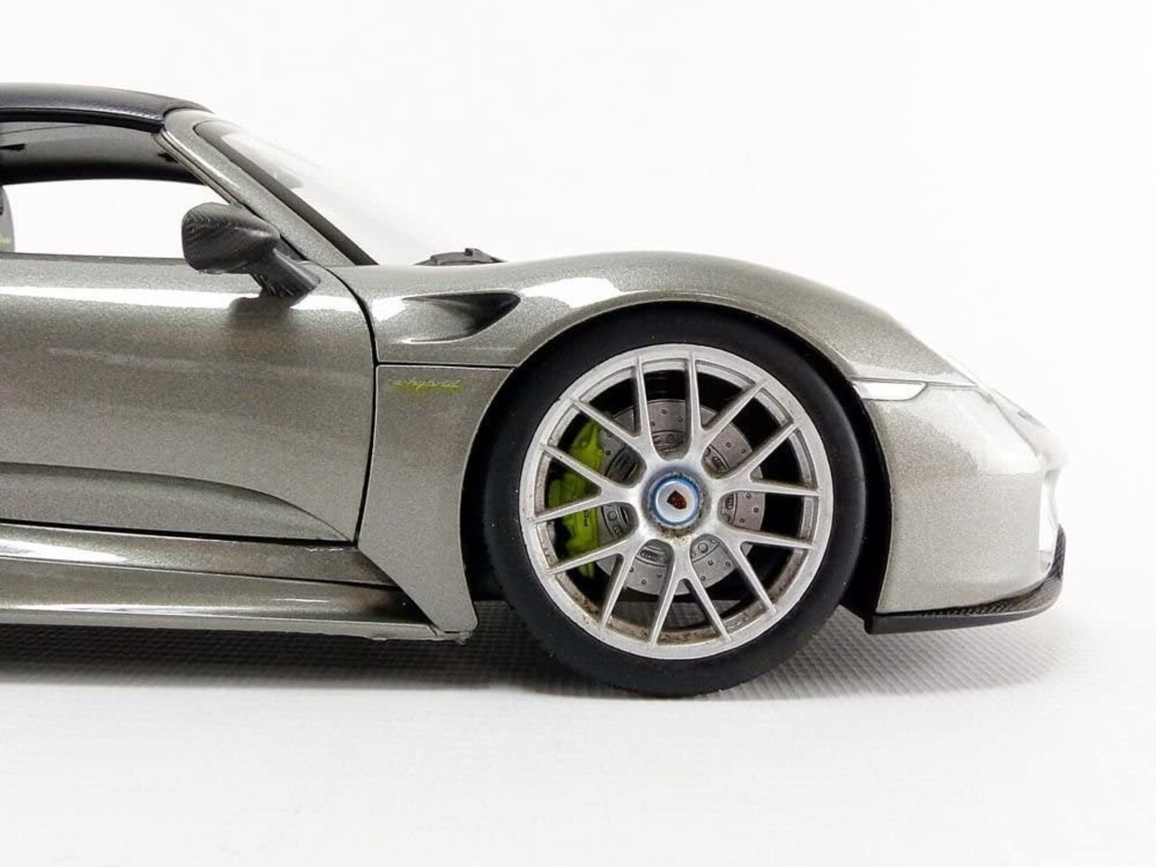 Porsche Porsche 918 Spyder (Black Top) - 1:18 - Welly