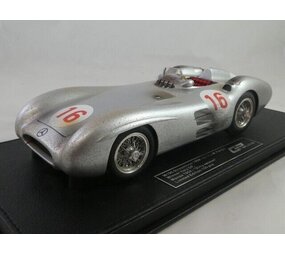 Formule 1 Mercedes-Benz W196R Streamliners #16 Winner GP Italy 1954 Juan Fangio World Champion (Dirty Version) - 1:18 - GP Replicas Formule 1 Mercedes-Benz W196R Streamliners #16 Winner GP Italy 1954 Juan Fangio World Champion (Dirty Version) - 1:18 - GP Replicas